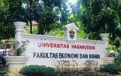 Rektor Unhas Ungkap Penyebab Tujuh Guru Besar Mengundurkan Diri di FEB