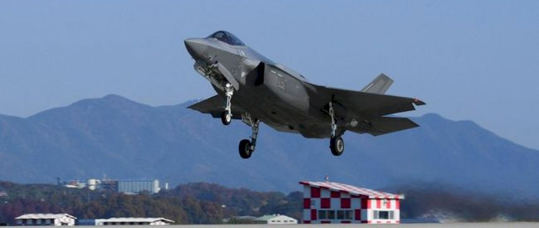 Penampakan jet tempur siluman buatan Amerika Serikat, F-35A. (REUTERS/YONHAP NEWS AGENCY) Penampakan jet tempur siluman buatan Amerika Serikat, F-35A. (REUTERS/YONHAP NEWS AGENCY)
