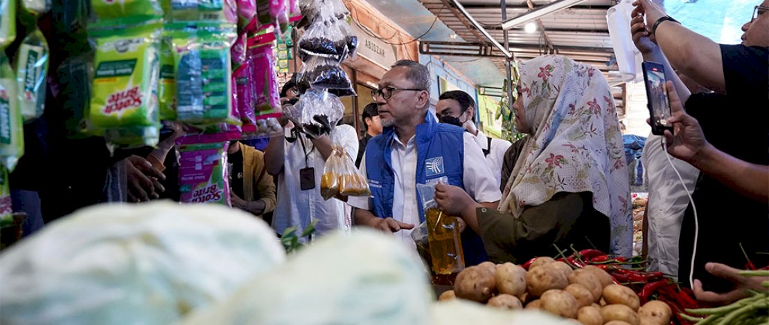 Menteri Perdagangan, Zulkifli Hasan, mengunjungi Pasar Pabaeng-baeng, Minggu, 6 November 2022.