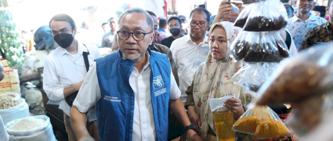 Menteri Perdagangan RI, Zulkifli Hasan, mengapresiasi peran Wali Kota Makassar, Moh Ramdhan 'Danny' Pomanto sehingga harga bahan pokok di Makassar bisa terkendali. Menteri Perdagangan RI, Zulkifli Hasan, mengapresiasi peran Wali Kota Makassar, Moh Ramdhan 'Danny' Pomanto sehingga harga bahan pokok di Makassar bisa terkendali.