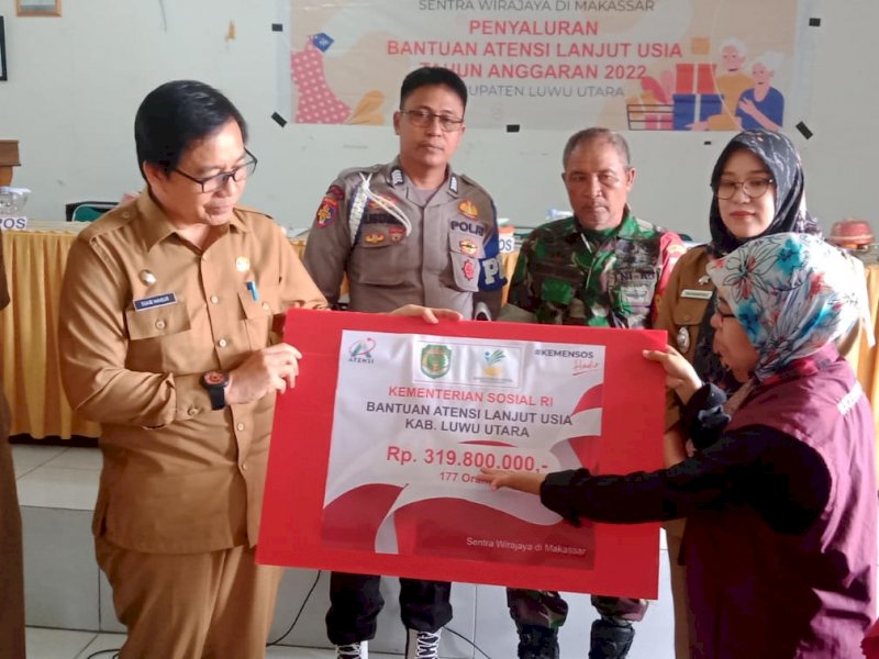 Suaib Mansur Hadiri Penyaluran Bantuan Atensi Kemensos Bagi Lansia Lutra 
