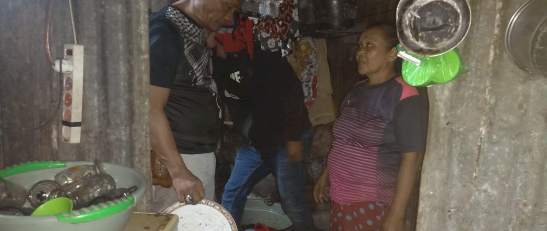 Polisi menangkap empat pria yang didapati sedang berpesta minuman keras berupa tuak di Kecamatan Mamajang, Makassar, Senin, 7 November 2022. Polisi menangkap empat pria yang didapati sedang berpesta minuman keras berupa tuak di Kecamatan Mamajang, Makassar, Senin, 7 November 2022.
