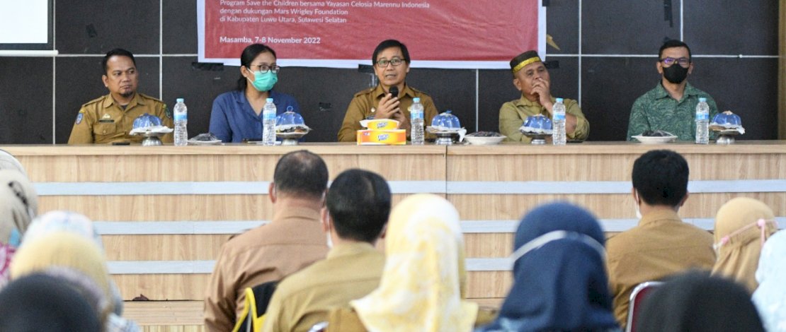 Wakil Bupati Lutra, Suaib Mansur, membuka Pertemuan Kepsek dan Pengintegrasian Modul Kesehatan Anak SD dalam RPP, yang diselenggarakan di Aula Dinas Pendidikan Lutra, Senin, 7 November 2022.