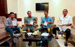 Tiga Profesor Bedah Buku Aldera, IKA Unhas Makassar - Yayasan Anak Rakyat Hadirkan Pius Lustrilanang