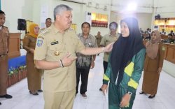 Berprestasi di Ajang Porprov Sulsel XVII, Bupati Pinrang Serahkan Bonus