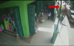 Prak! Mobil Dinas Polisi Diduga Tabrak Pengendara, Kabur Usai Kejadian 