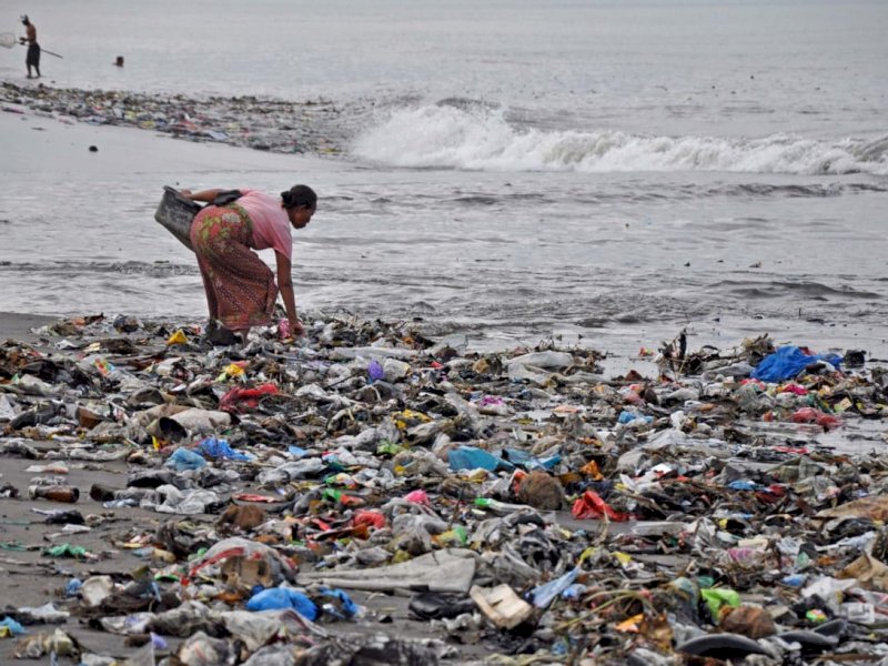 Indonesia Ngutang R4,7 T untuk Atasi Sampah di Laut