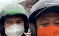Dukung Program Ojol Day, Camat Mamajang Ngantor Pakai Gojek