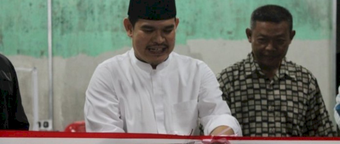 Buka Porseni dan Resmikan Lapangan Bulutangkis, Camat MAmajang Ingin Seluruh Warganya Sehat