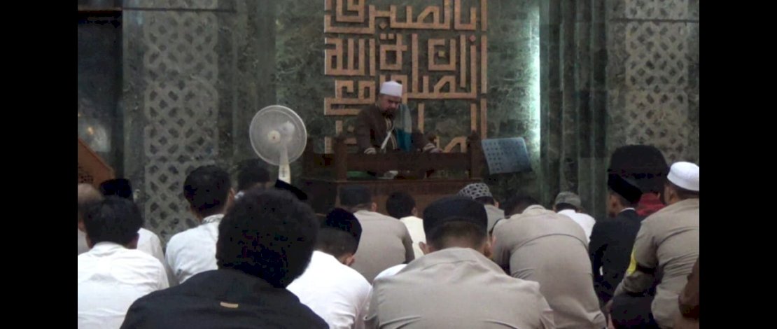 Puluhan mantan anggota geng motor mengikuti zikir dan muhasabah di Masjid Al Markaz Al Islami, Makassar, Kamis, 10 November 2022. Puluhan mantan anggota geng motor mengikuti zikir dan muhasabah di Masjid Al Markaz Al Islami, Makassar, Kamis, 10 November 2022.