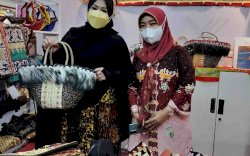 Stafsus Menteri PPPA Puji Stand Dekranasda Kota Parepare