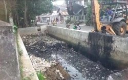 Cegah Banjir, Pemkot Parepare Lakukan Pengerukan Drainase