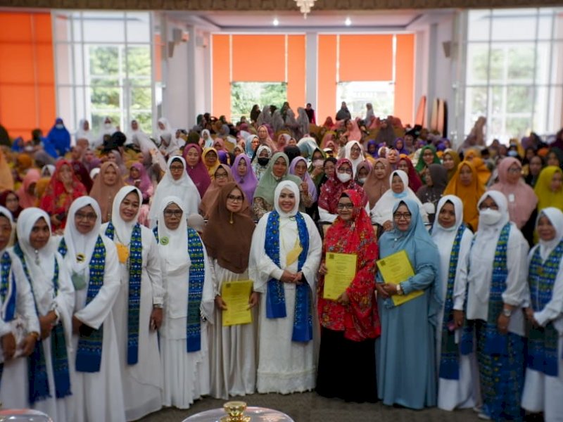 Erna Rasyid Taufan Lantik 79 Kelompok Majelis Taklim