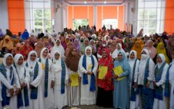 Erna Rasyid Taufan Lantik 79 Kelompok Majelis Taklim