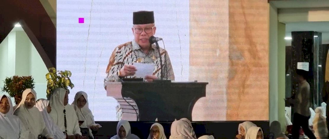 Zikir bersama masyarakat sekaligus merefleksi sembilan tahun kepemimpinannya di Masjid Terapung BJ Habibie, Parepare, Senin, 31 Oktober 2022.