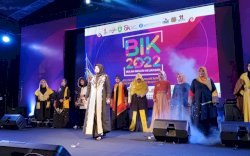 Baju Rancangan Erna Rasyid Taufan Dipamerkan di Malam Puncak BIK 2022