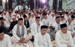 Ribuan Santri dan Warga Parepare Dzikir Bersama di Masjid Terapung BJ Habibie
