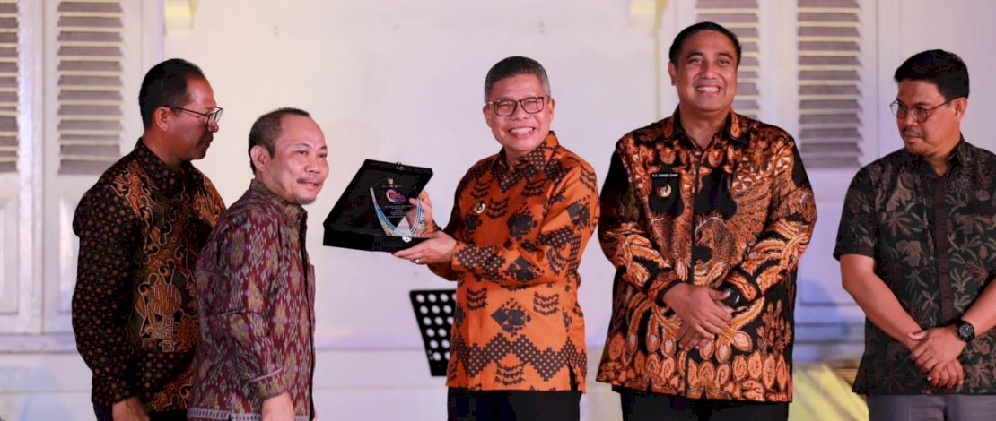 Pemerintah Kota Parepare berhasil meraih dua penghargaan bergengsi.