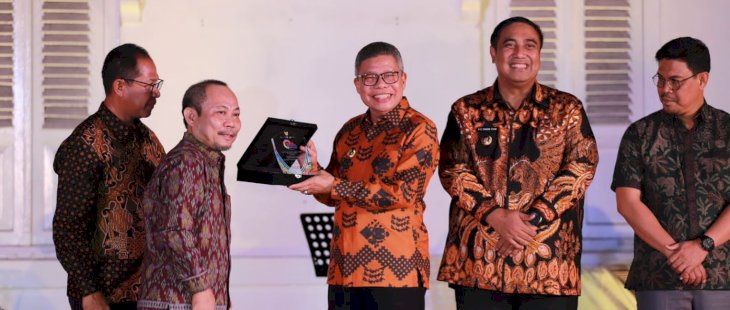 Sehari, Parepare Raih Dua Penghargaan