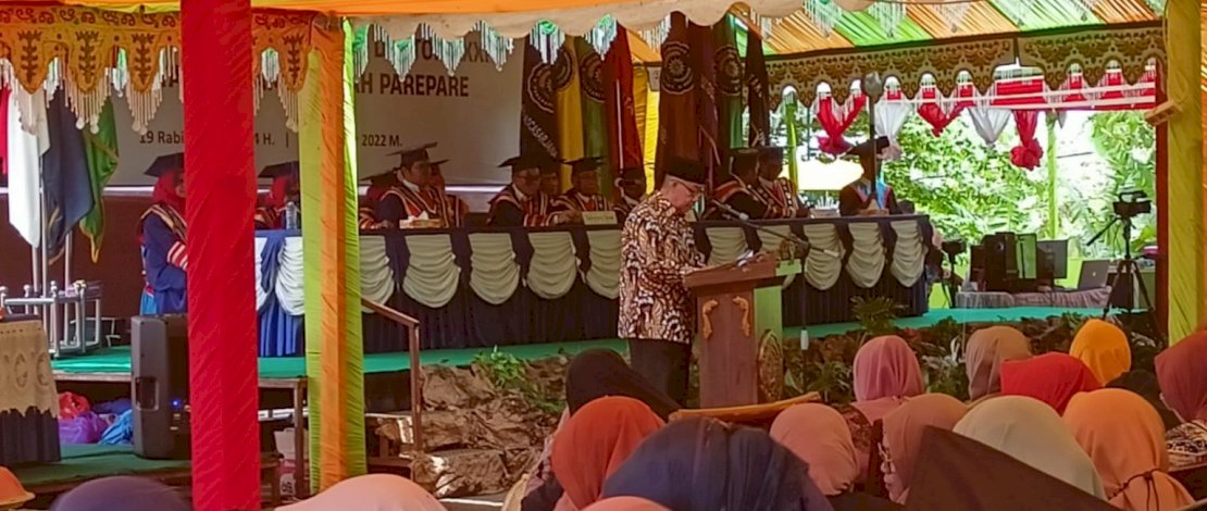 Wakil Wali Kota Parepare, Pangerang Rahim, menghadiri rapat senat terbuka luar biasa Wisuda Sarjana, Magister dan Doktor ke-34 Universitas Muhammad Parepare (Umpar), Sabtu, 15 Oktober 2022.