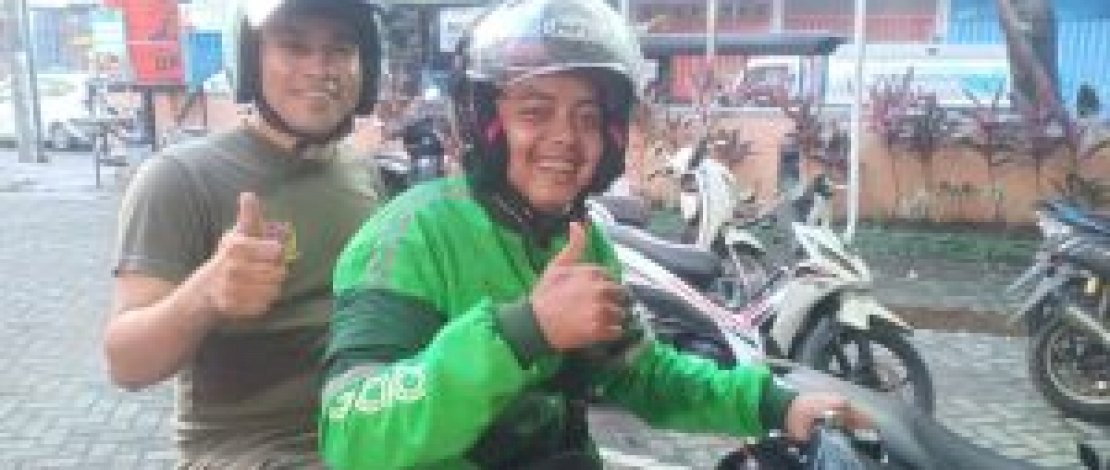 Dukung Ojol Day, Personel satpol PP Makassar Ngantor Pakai Ojek Online