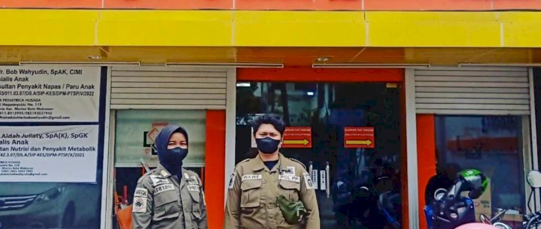 Satpol PP Makassar Terjunkan Personel Himbau Apotek Hentikan Sementara Penjualan Obat Batuk Sirop