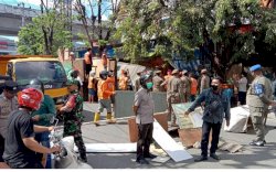 Pemerintah Kecamatan dan Satpol PP  BKO Rappocini  Tertibkan PKL 13 di Jalan Pelita Raya