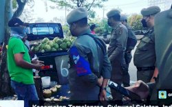Satpol PP BKO Tamalanrea Gelar Patroli Rutin dan Ajak PKL Sukarela Bongkar Lapak