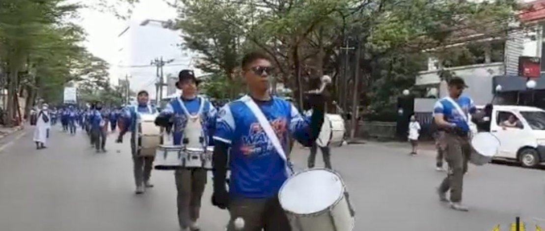 Drumband Gita Praja Wibawa Satpol PP Makassar Tampil Maksimal di Family Walk PDAM Reborn