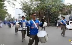 Drumband Gita Praja Wibawa Satpol PP Makassar Tampil Maksimal di Family Walk PDAM Reborn