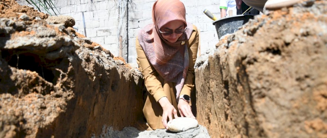 Bupati Luwu Utara, Indah Putri Indriani, melakukan Peletakan Batu Pertama Pembangunan Asrama dan Kantor Pesantren Darul Arqam Muhammadiyah Balebo, Senin, 14 November 2022.