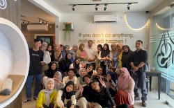 Mahasiswa Komunikasi UMI Kuliah Lapangan, Praktik Tulis dan Baca Berita