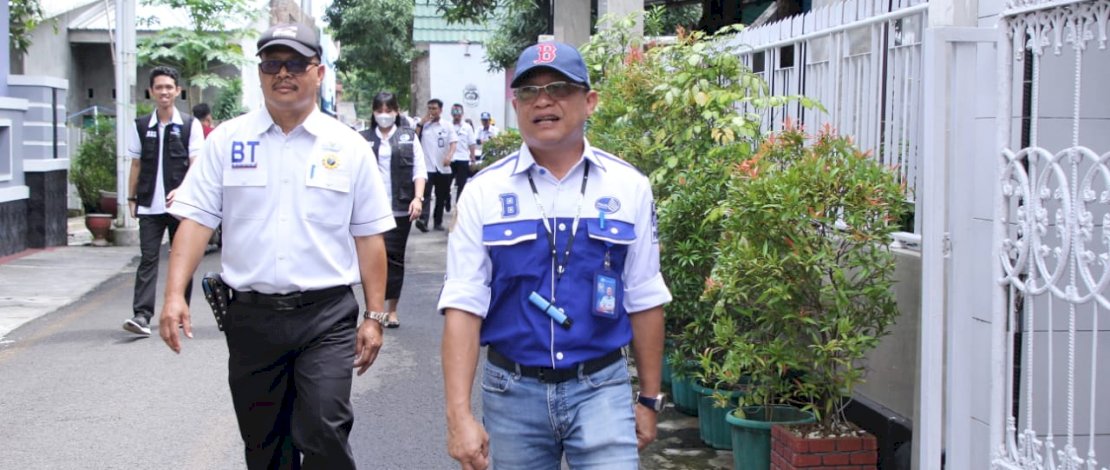 Direksi Perumda Air Minum Kota Makassar kembali turun ke lapangan untuk melakukan penagihan kepada pelanggan yang melakukan tunggakan lebih dari dua bulan. Direksi Perumda Air Minum Kota Makassar kembali turun ke lapangan untuk melakukan penagihan kepada pelanggan yang melakukan tunggakan lebih dari dua bulan.