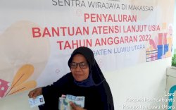 Terima Bantuan  ATENSI Lansia, Nenek Marbia : Akhirnya Doaku Terkabul 