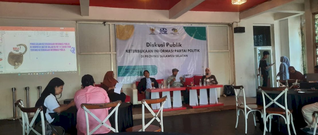 Diskusi Publik Keterbukaan Informasi Partai Politik, yang dilaksanakan di Cafe Red Corner, Kamis, 17 November 2022.