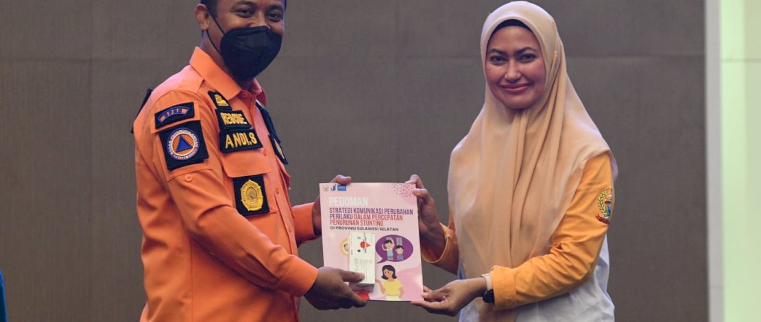 Bupati Lutra Wakili Pimpinan Daerah Se Sulsel Terima Buku Panduan Pencegahan Stunting