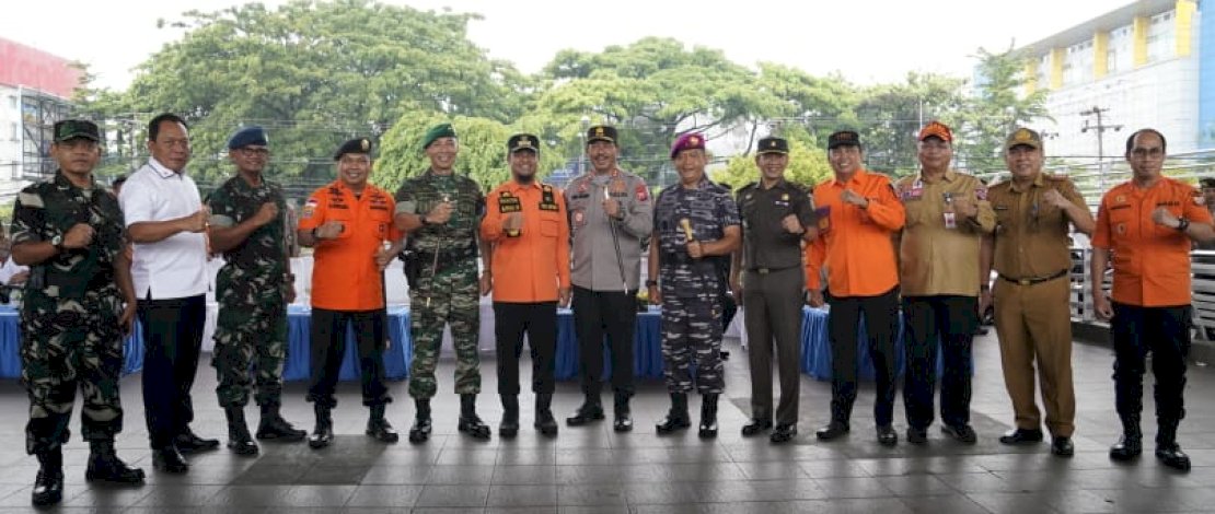 Gubernur Sulsel, Andi Sudirman Sulaiman, memimpin Apel Gelar Pasukan Kesiapsiagaan Penanganan Bencana Alam dan Pengecekan Peralatan SAR di Sulsel Tahun 2022, di Lapangan Karebosi, Jumat, 18 November 2022.