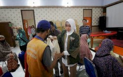 Cuaca Ekstrem, Ketua TP PKK Kota Makassar Berbagi Sembako