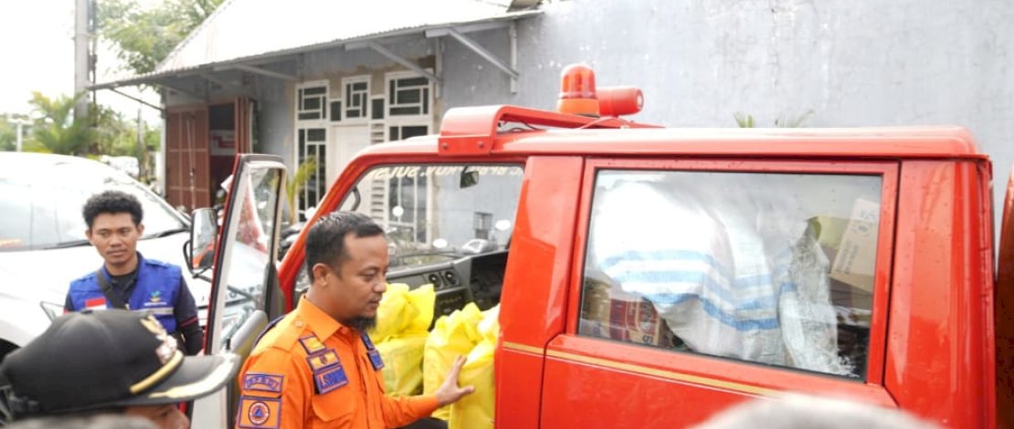 Gubernur Sulsel, Andi Sudirman Sulaiman, meninjau lokasi banjir di Kecamatan Biringkanaya, Kota Makassar, Sabtu, 19 November 2022.