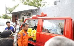 Andi Sudirman Bawa Bantuan untuk Korban Banjir di Biringkanaya
