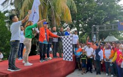 Lepas Jalan Sehat Tallo Fest, Rudianto Lallo Sumbang Hadiah Satu Unit Sepeda Motor