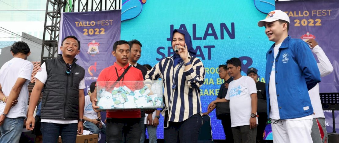Wakil Wali Kota Makassar, Fatmawati Rusdi, meluncurkan Program Gerakan Bergerak Bersama Bermakna untuk Kesejahteraan Pekerja, di Jalan Ade Irma Nasution, Kecamatan Tallo, Minggu, 20 November 2022. Wakil Wali Kota Makassar, Fatmawati Rusdi, meluncurkan Program Gerakan Bergerak Bersama Bermakna untuk Kesejahteraan Pekerja, di Jalan Ade Irma Nasution, Kecamatan Tallo, Minggu, 20 November 2022.
