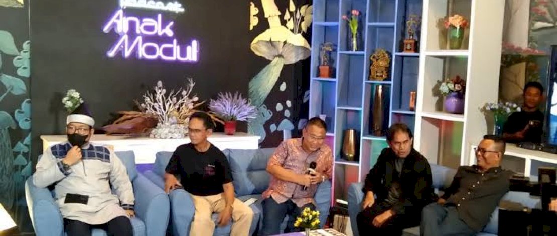 Para alumni Proyek Perintis Sekolah Pembangunan (PPSP) IKIP Ujungpandang melaunching Podcast Anak Modul, di The Culture Club, Sabtu malam, 19 November 2022.