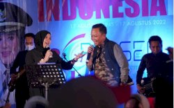 Tampil Memukau dalam Lomba Nyanyi Antar Kepala SKPD , Camat Tallo dan Istri Pancing Sorak Sorai Penonton