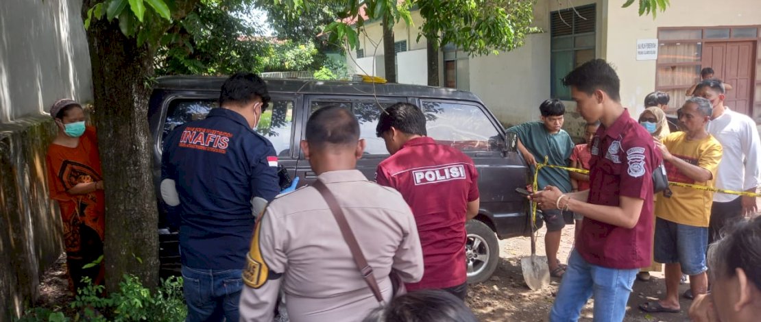 Warga di Kompleks Perikanan Jalan Balang Baru, Kecamatan Tamalate, Kota Makassar, digegerkan penemuan mayat bayi berjenis kelamin laki-laki, yang diperkirakan sudah berumur tujuh bulan, Senin, 21 November 2022. 