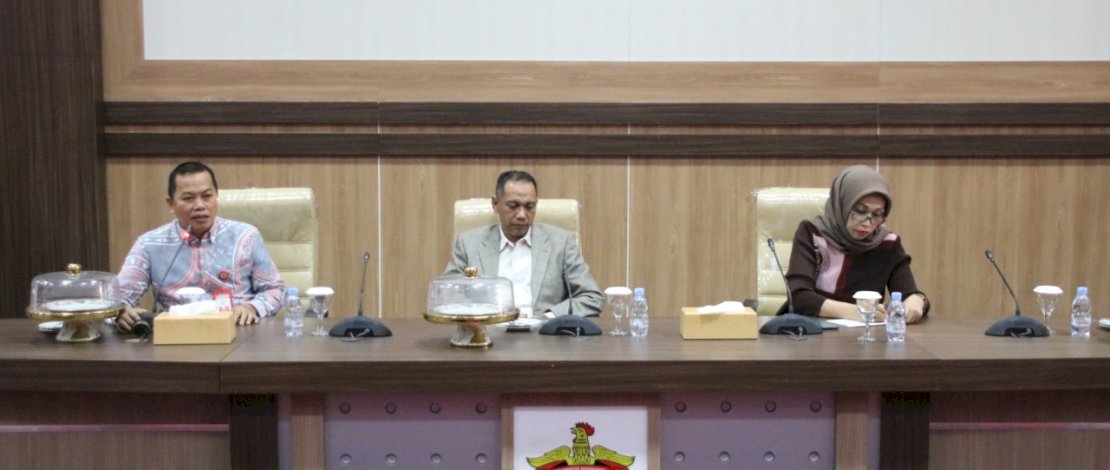 Fakultas Hukum Unhas menggelar Kuliah Umum Pendidikan Antikorupsi dengan tema Mencegah Tindak Pidana Korupsi melalui Pembangunan Integritas di Jejaring Pendidikan, di Baruga Prof Dr H Baharuddin Lopa SH, Senin, 21 November 2022. Fakultas Hukum Unhas menggelar Kuliah Umum Pendidikan Antikorupsi dengan tema Mencegah Tindak Pidana Korupsi melalui Pembangunan Integritas di Jejaring Pendidikan, di Baruga Prof Dr H Baharuddin Lopa SH, Senin, 21 November 2022.