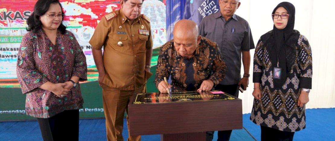 Sekertaris Daerah Provinsi (Sekprov) Sulsel, Abdul Hayat Gani, saat mewakili Gubernur Sulsel, Andi Sudirman Sulaiman, dalam peresmian gedung BPPAP Mendag RI, di Graha Sucofindo Makassar, Selasa, 22 November 2022. 