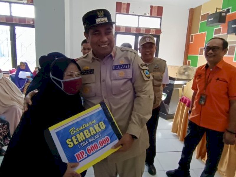 Pantau  Langsung Penyaluran , Bupati Maros Harap BLT -BBM dan PKH Dapat Stimulasi Data Beli Masyarakat