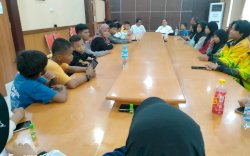 Suaib Mansur Lepas 26 Atlet Karate Inkado Luwu Utara ke Kejurda Gowa