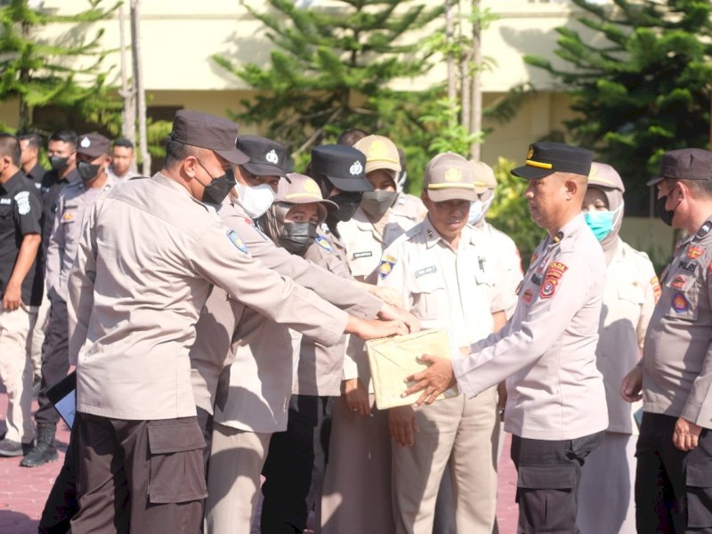 Solidaritas Untuk Negeri, Personel Polda Sultra Berikan Bantuan Untuk Korban Gempa Cianjur